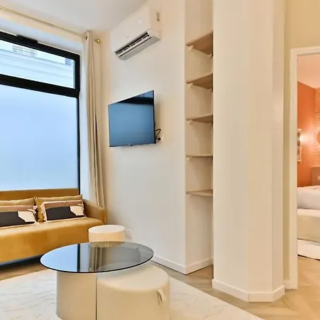 Proche Grand Boulevard - *