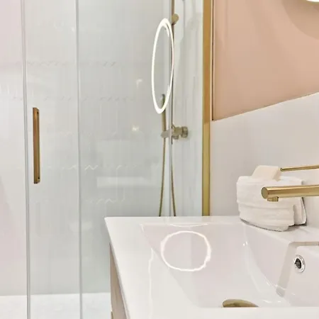 Proche Grand Boulevard - *