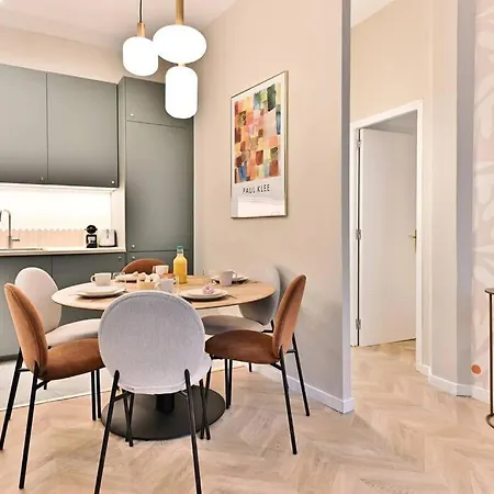 Proche Grand Boulevard - *